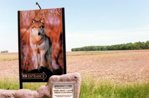 wolf-park-entrance-sign